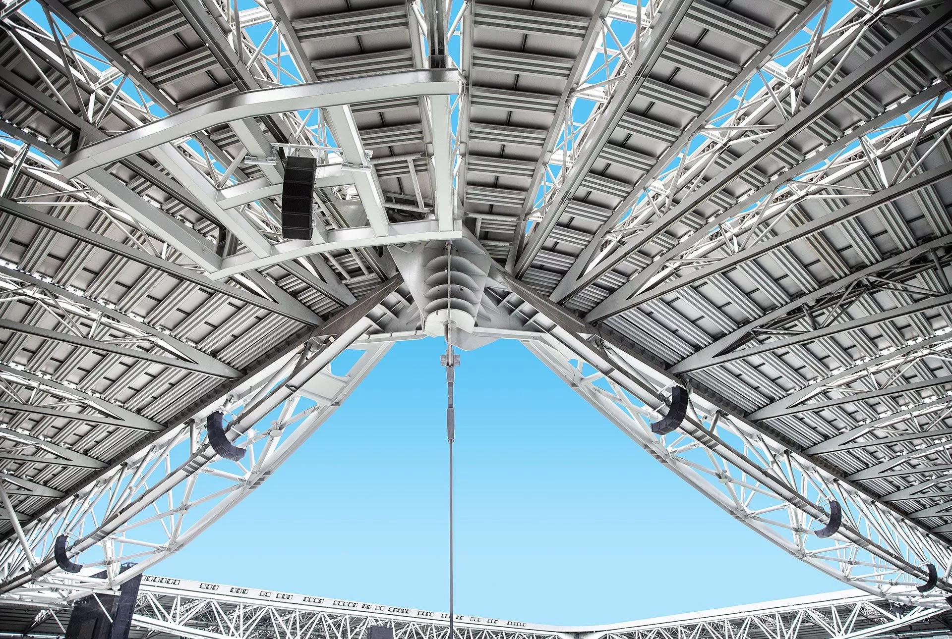 Techo del Allianz Stadium equipado con altavoces Bose Professional