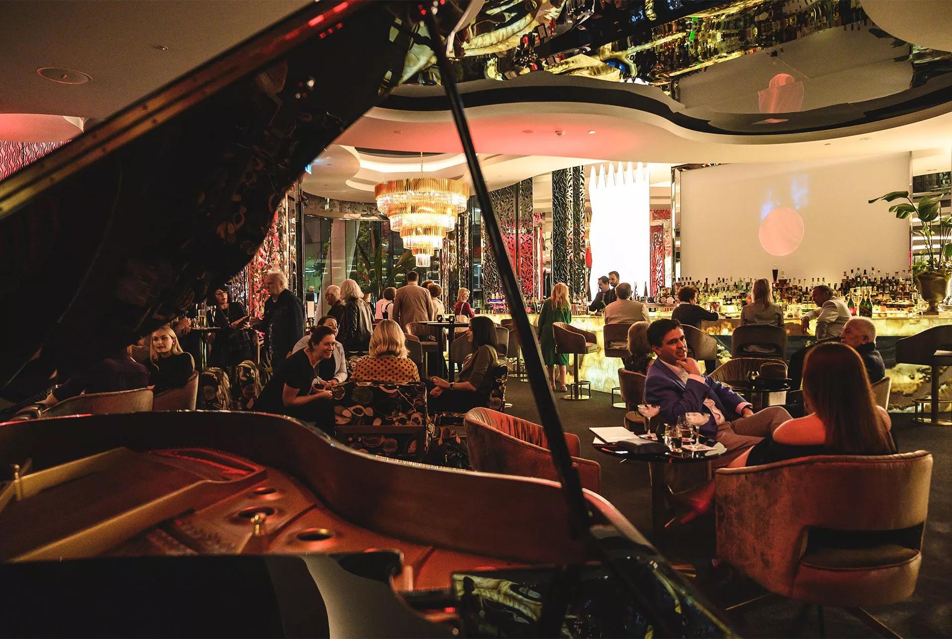 Le piano-bar de l'hôtel Emporium