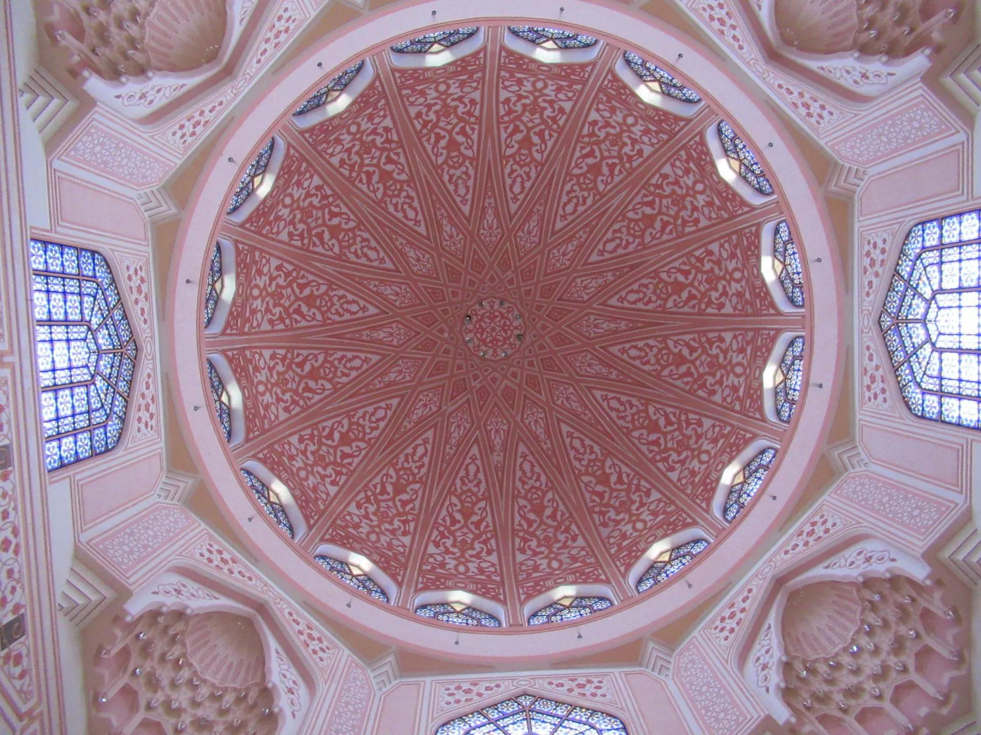 プトラモスクの御影石のドーム