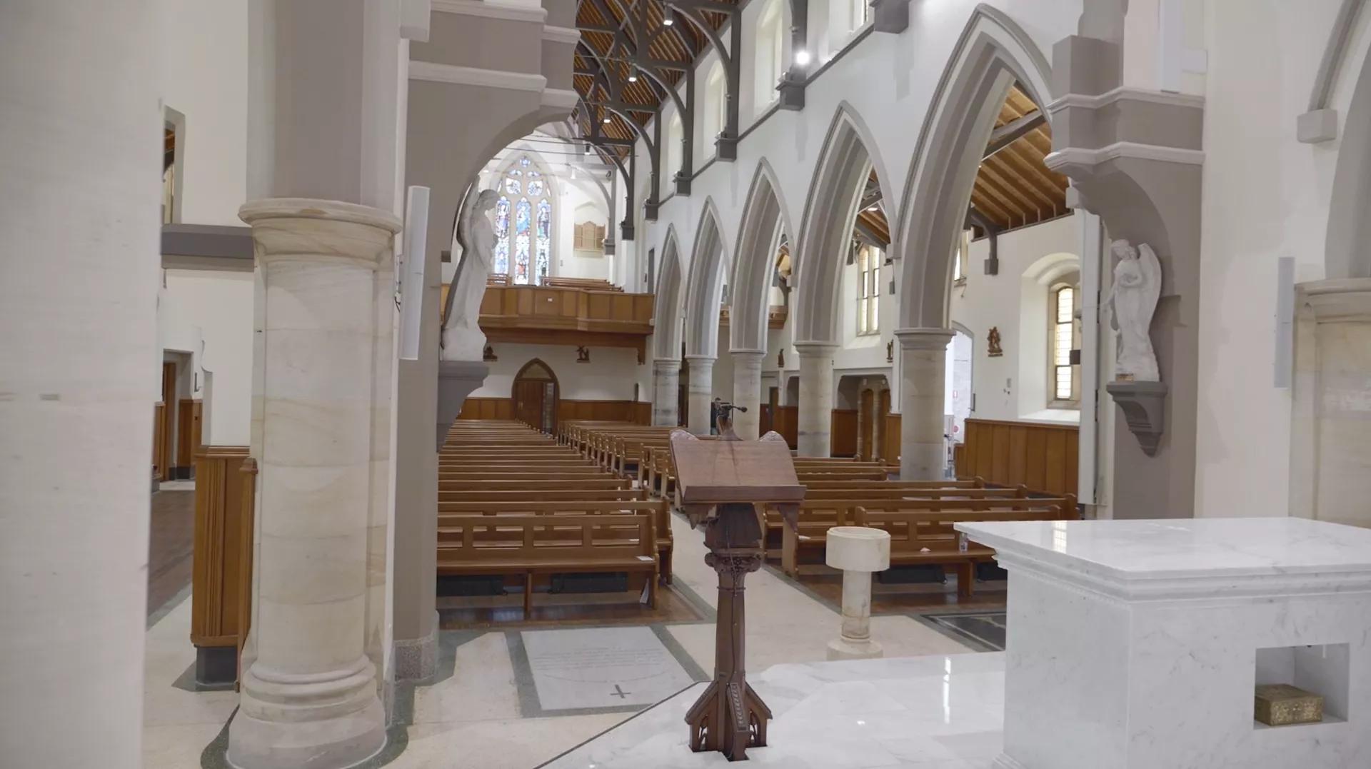 Vista del altar de la catedral de Bathurst