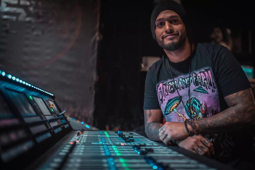 El ingeniero FOH Angel Graves comparte su experiencia con los altavoces ShowMatch Array de Bose Professional banner image