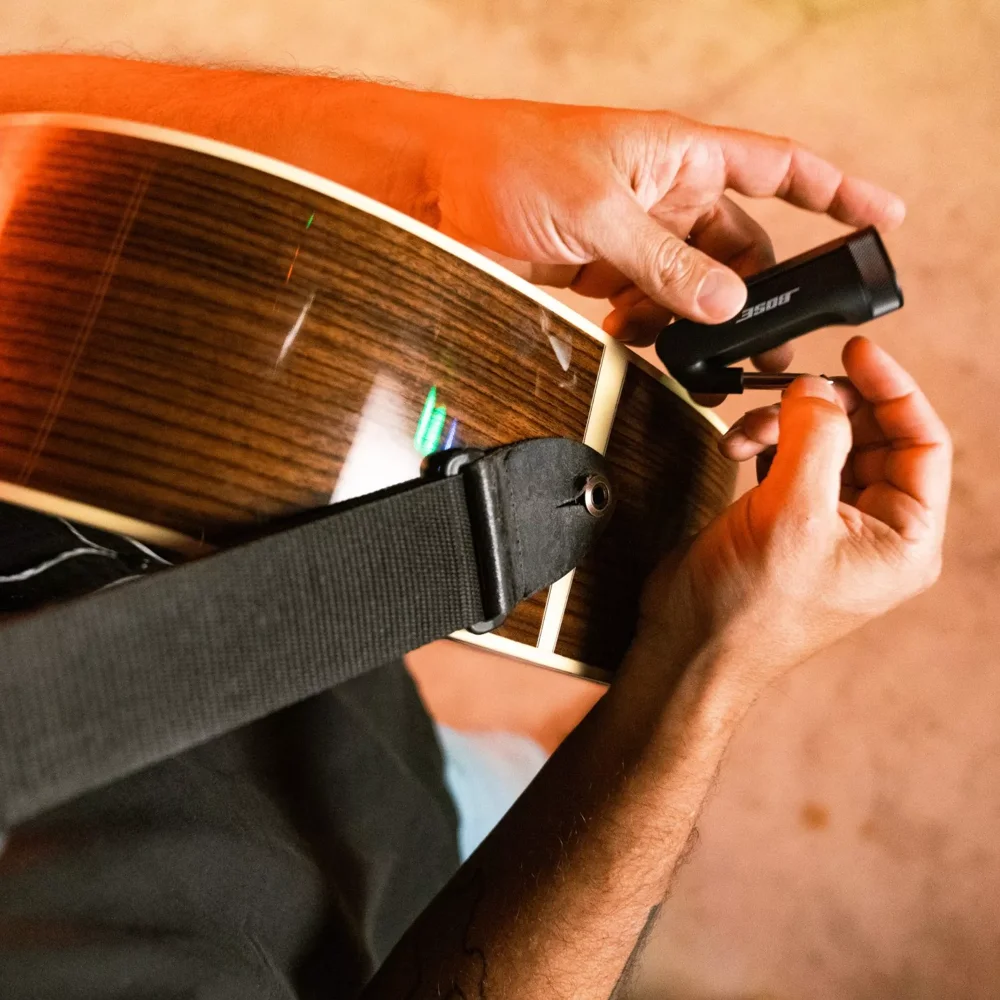 Transmitter instrument in the musicians hand