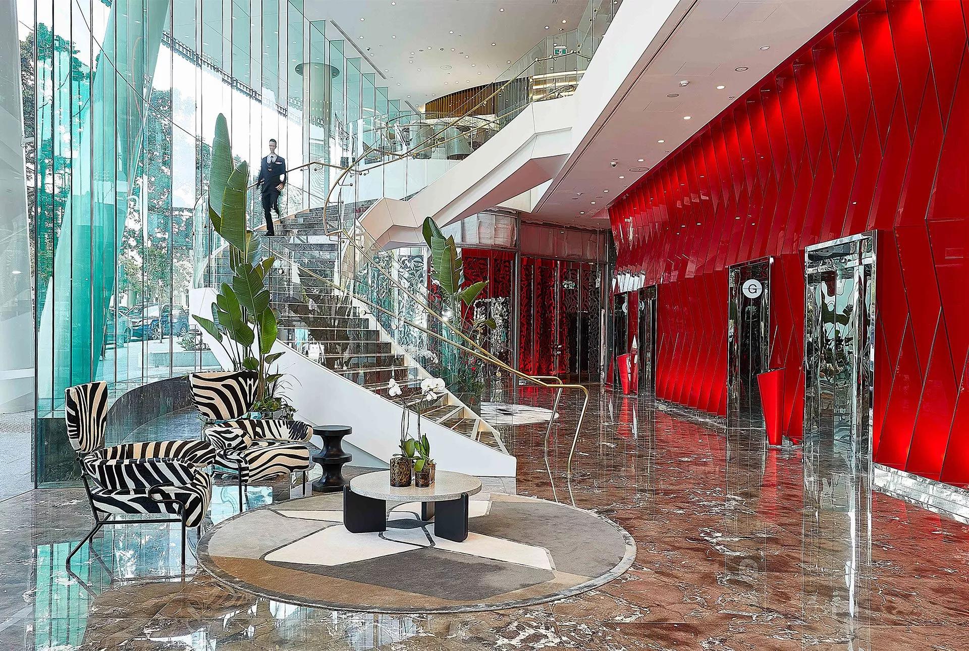 Bose Professional Freespace Lautsprecher in der Lobby des Emporium Hotels