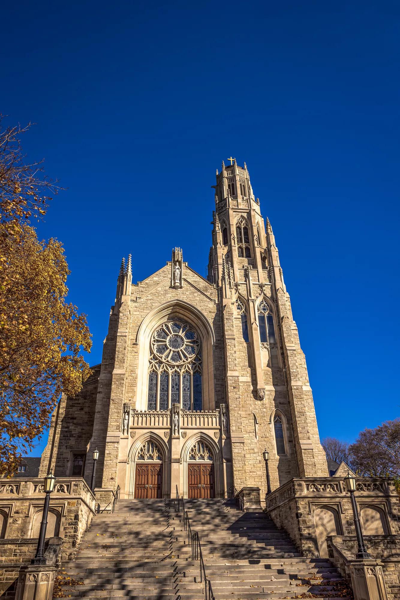 Entrée de la basilique cathédrale