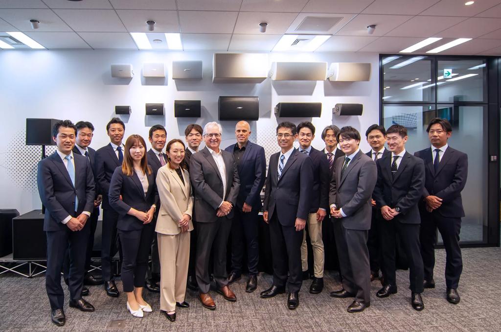 Bose Professional Célèbre son expansion mondiale avec l’image de la bannière de l’inauguration de son bureau à Tokyo