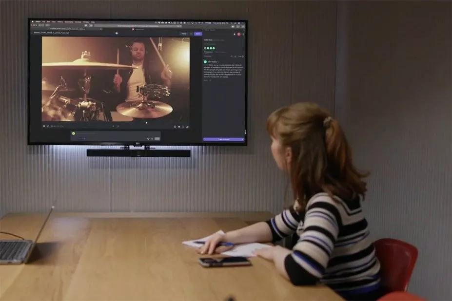 Employees review content together on screen with a Bose Videobar VB1