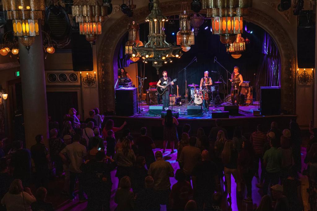 Salle de bal espagnole Dimanche au champagne