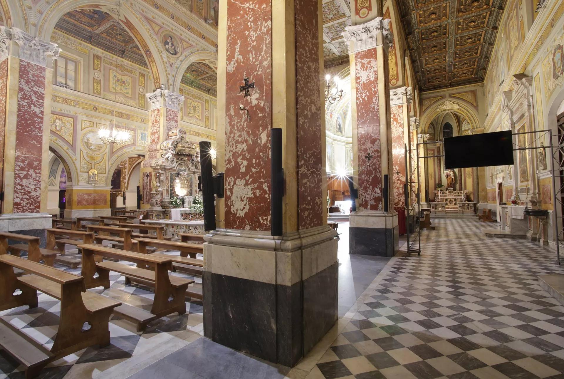 Bose Professional: Innenraum der Cattedrale di Maria Santissima Achiropita