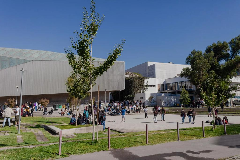 Universität von Chile beschleunigt hybrides Lernen mit Bose Professional banner image