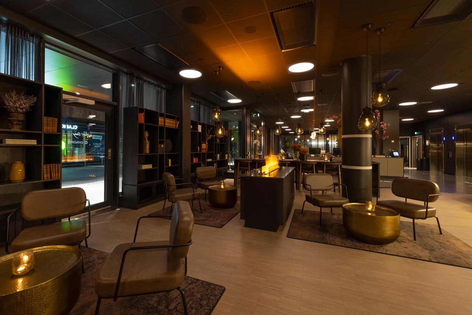 Hotelowe lobby z nagłośnieniem Bose Professional